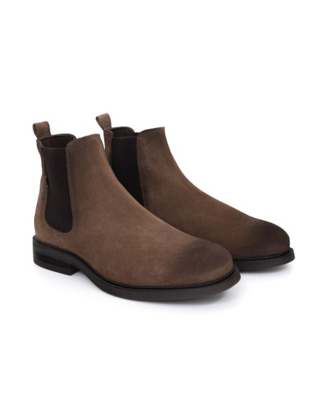 Camel suede boot